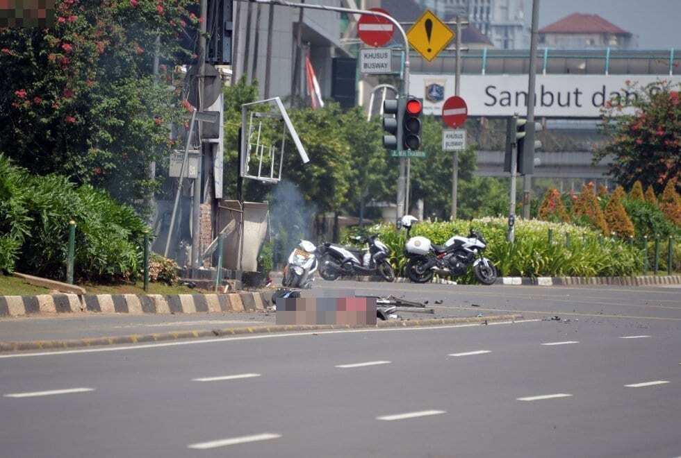 Вибухи в центрі Джакарти: відео і подробиці серії терактів 