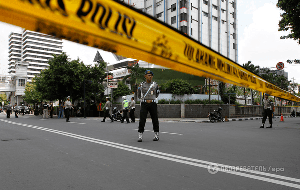 В столице Индонезии прогремела серия взрывов: есть жертвы