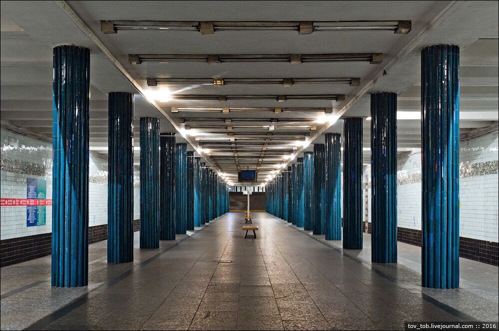 Романтика в киевском метро: появились фото станций ночью