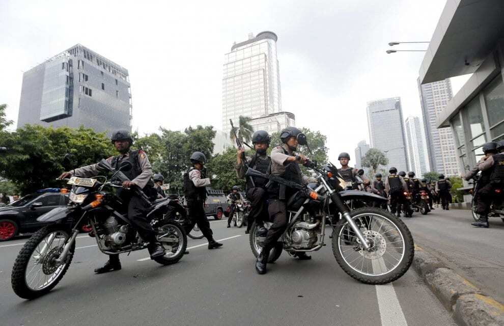 Вибухи в центрі Джакарти: відео і подробиці серії терактів 