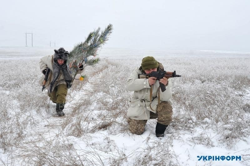 В зоне АТО на Донбассе появились "боевые" снеговики: опубликованы фото