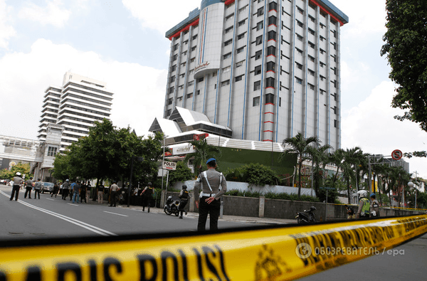 З'явилися страшні фото з місць вибухів у Джакарті