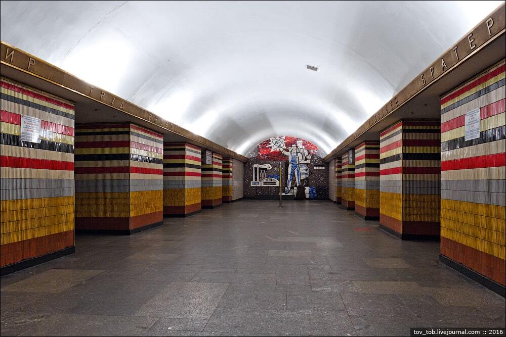 Романтика в київському метро: з'явилися фото станцій вночі