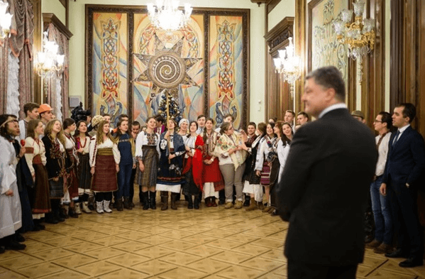 У Порошенко побывал необычный вертеп: опубликованы фото и видео