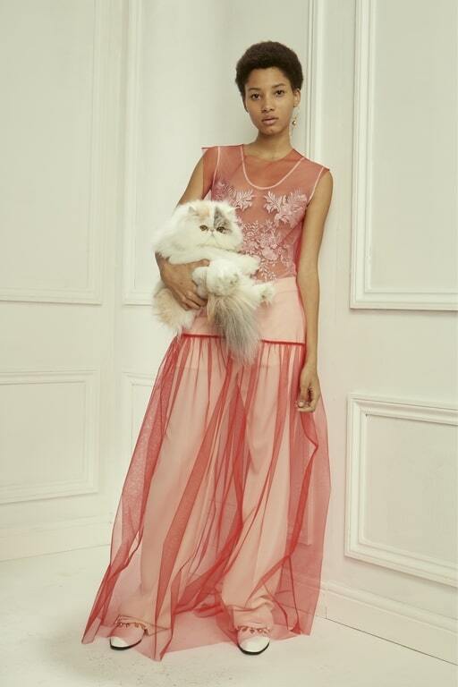 Женщина-кошка: знаменитая Стелла Маккартни представила "живую" коллекцию сумок