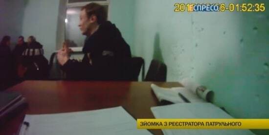 В Киеве россиянин нагрубил девушке-полицейской и требовал переводчика
