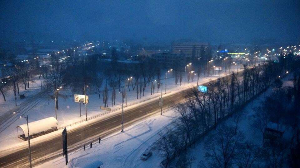 Киев за ночь обильно замело снегом: опубликованы фото и видео
