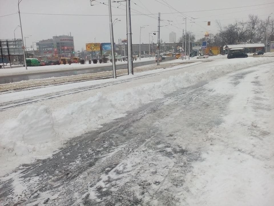 В КГГА отчитались, что дороги Киева очистили от снега везде