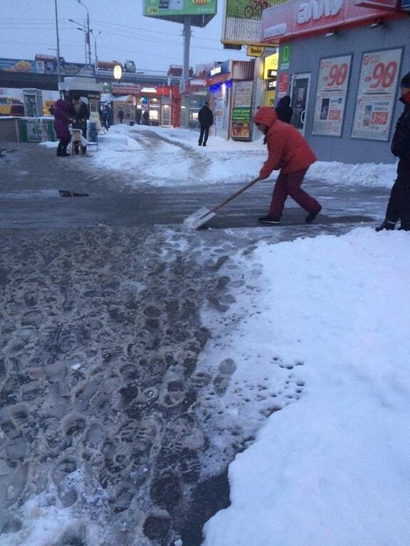 В КГГА отчитались, что дороги Киева очистили от снега везде