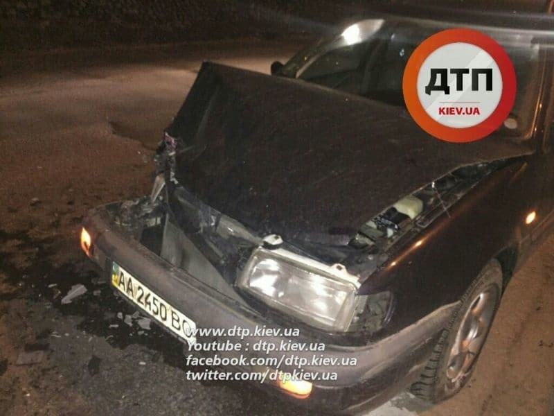 В Киеве два Volkswagen "атаковали" Infiniti