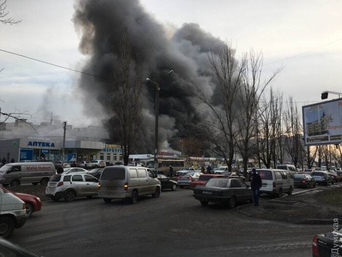 Одессу окутало дымом из-за масштабного пожара: опубликованы фото и видео