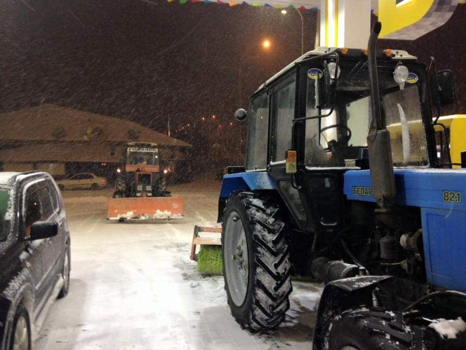 Київ за ніч рясно замело снігом: опубліковані фото і відео