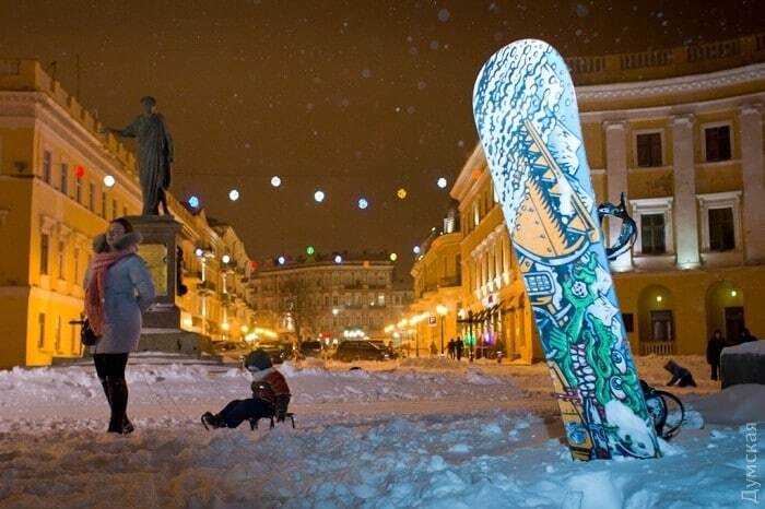 Экстрим! Потемкинскую лестницу в Одессе превратили в горнолыжную трассу: фоторепортаж  