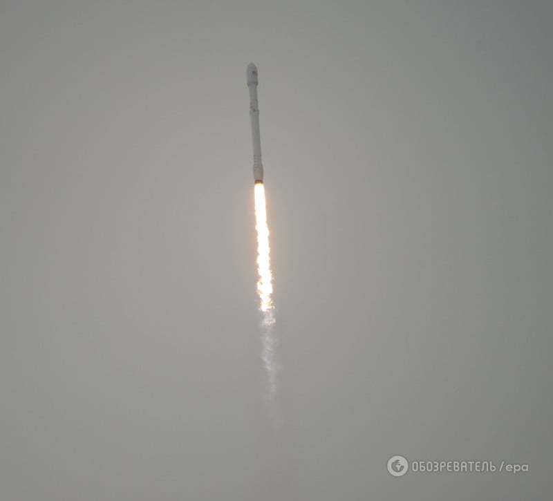 В США запустили ракету-носитель Falcon 9 со спутником: фото и видеофакт