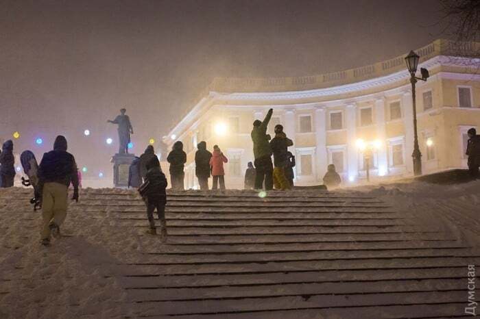 Экстрим! Потемкинскую лестницу в Одессе превратили в горнолыжную трассу: фоторепортаж  