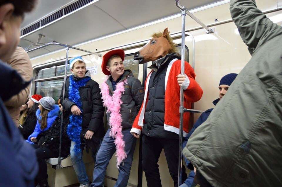 Чудеса киевского метро: опубликована смешная фотоподборка