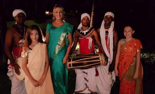 Оля Полякова на серфінгу похвалилася пружними сідницями: фото зірки зі Шрі-Ланки