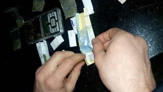 Стоп, наркотик: у Києві поліція затримала молодого торговця "дурью"