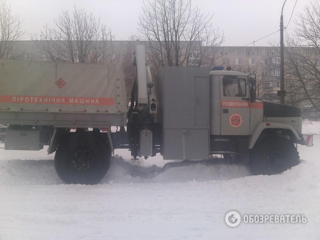 Рейсовый автобус и десятки авто попали в снежную ловушку на Днепропетровщине: фоторепортаж