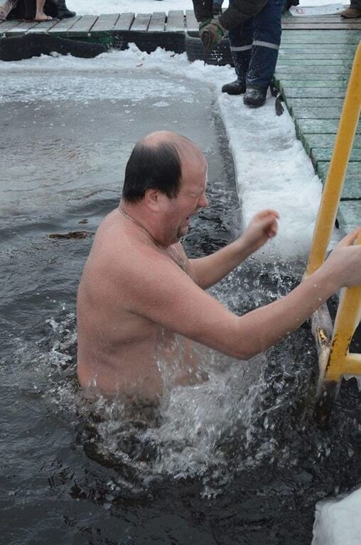Как украинские звезды купались в проруби на Крещение: опубликованы фото