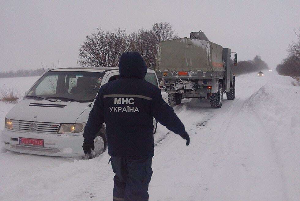 Сніговий полон: як Україна переживає негоду - прогнози, фото і відео