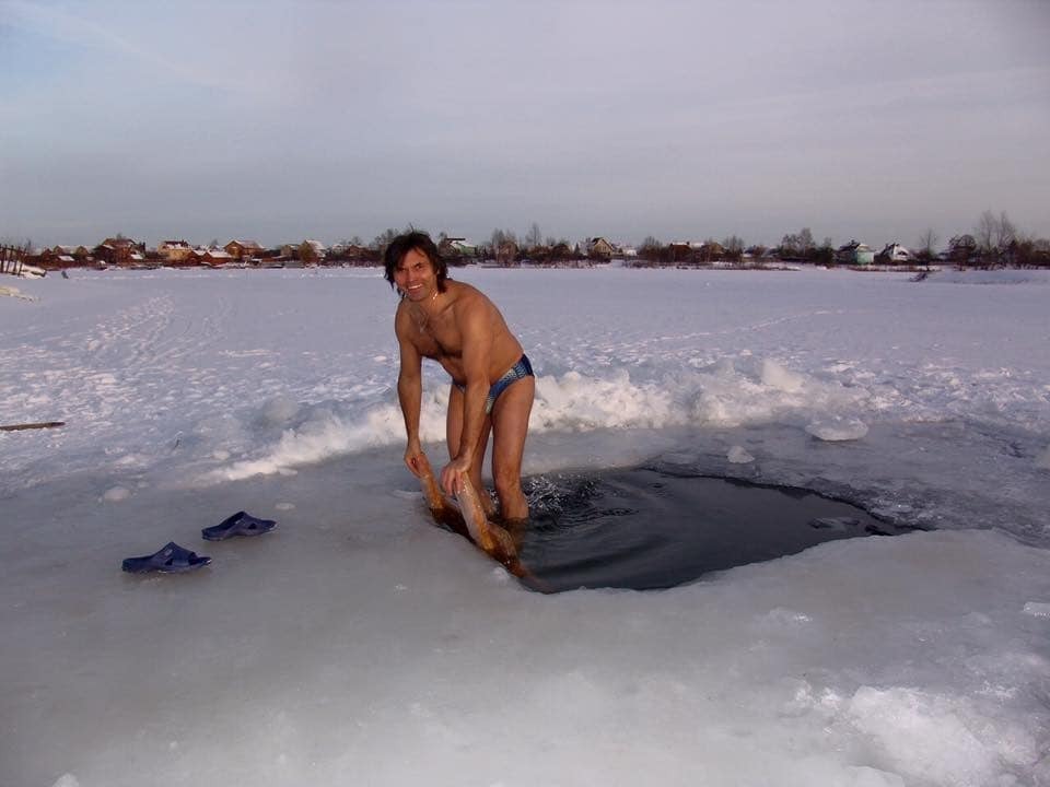 49-річна Сумська в яскравому купальнику викупалася в ополонці: опубліковані фото