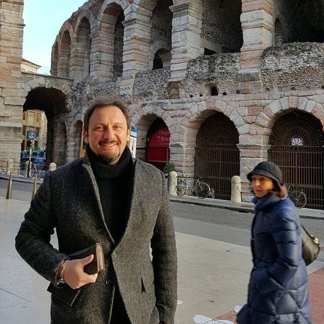 Стас Михайлов в модном пальто развлекся с украинской женой в Италии: опубликованы фото
