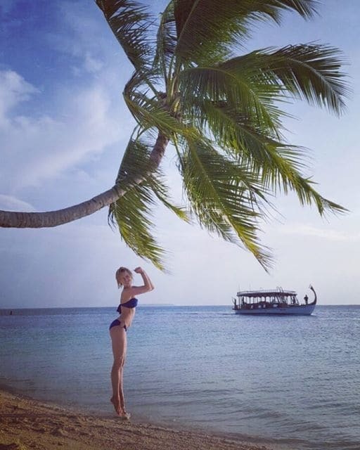 Полина Гагарина показала жаркие снимки с отдыха на Мальдивах