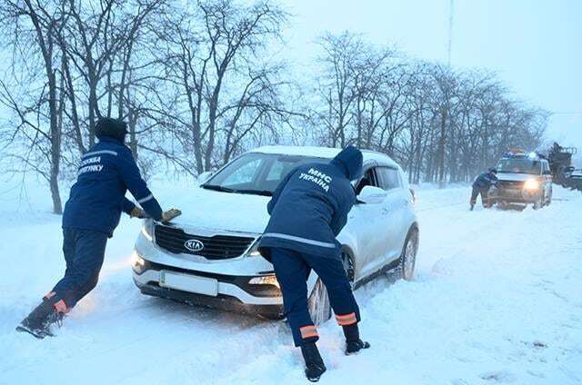 Снежный плен: как Украина переживает непогоду - прогнозы, фото и видео