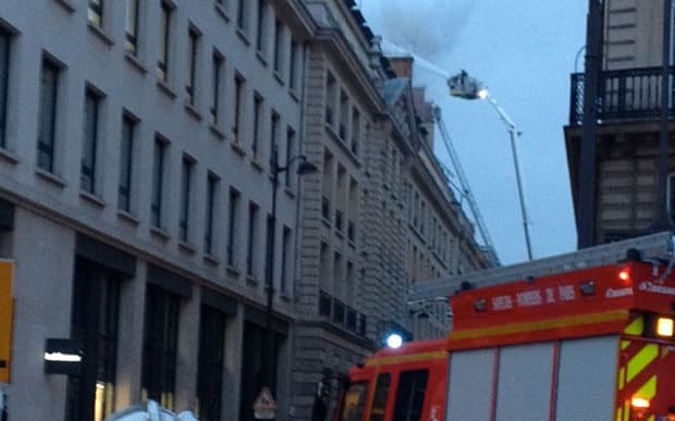 У Парижі спалахнула пожежа в одному з найдорожчих готелів світу: опубліковані фото