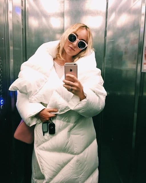 "Тут вам не Сейшелы": Ксения Бугримова с золотым iPhone нарядилась в ватник
