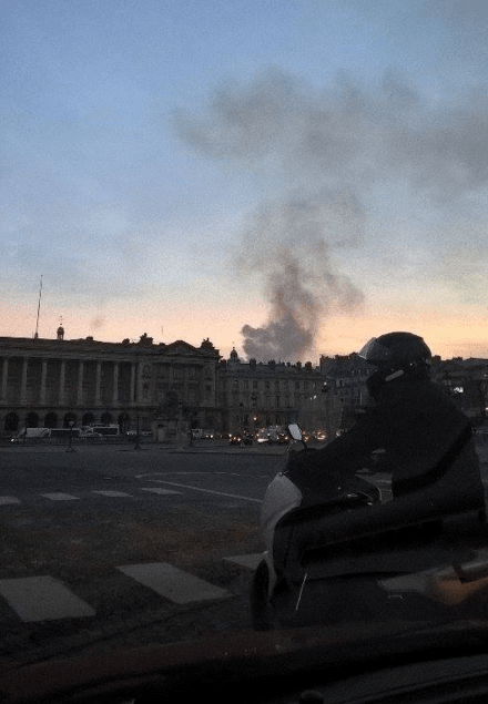 В Париже вспыхнул пожар в одном из самых дорогих отелей мира: опубликованы фото