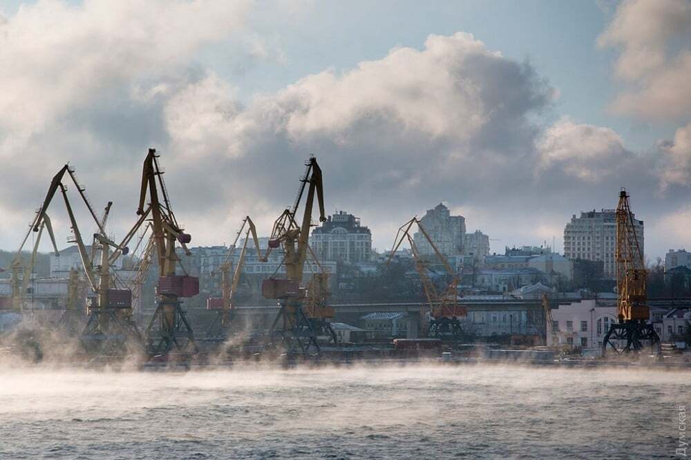 На вулиці мінус 10: в Одесі "закипіло" море. Фоторепортаж