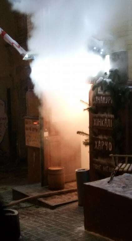 В центре Киева произошел пожар в ресторане: опубликовано видео