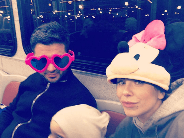 Лорак с мужем прокатились в американском метро в забавных нарядах