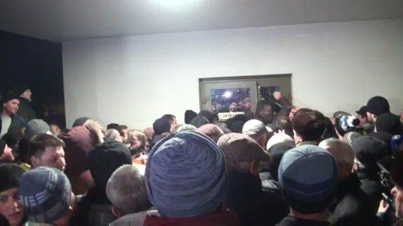 Революция в Молдове: протестующие покинули парламент, есть раненые. Опубликованы фото и видео