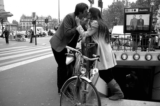 Как выглядит любовь: фото страстных поцелуев со всех уголков планеты