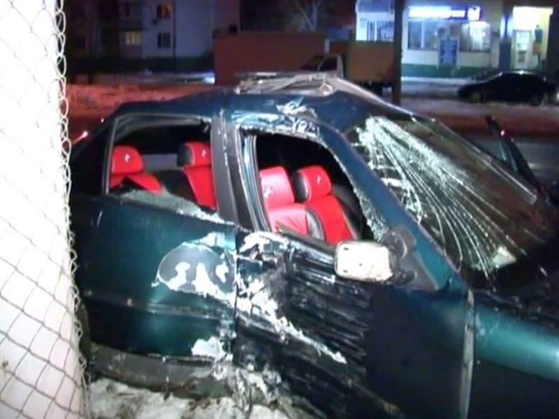 В Киеве пьяный водитель BMW влетел в столб