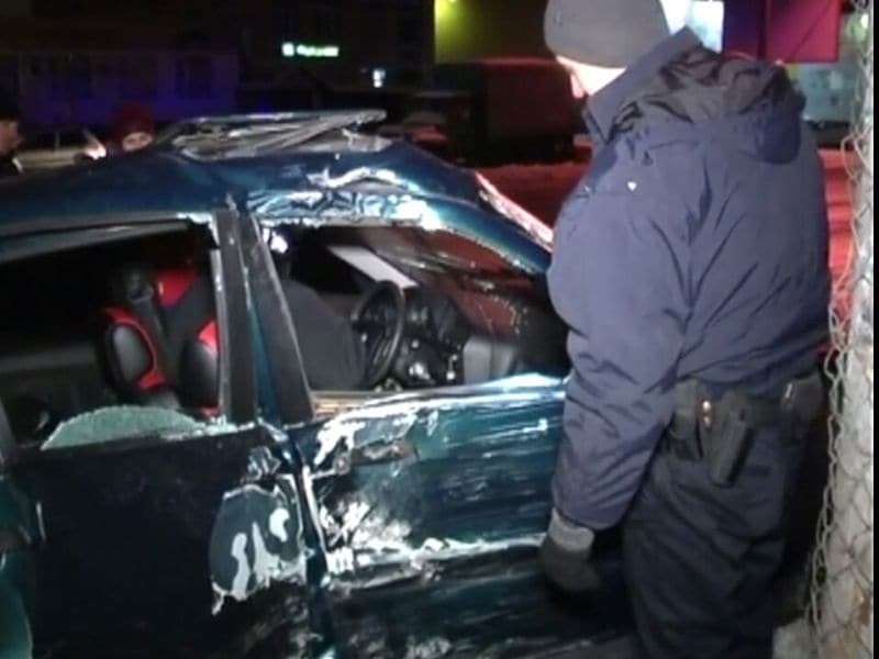 В Киеве пьяный водитель BMW влетел в столб