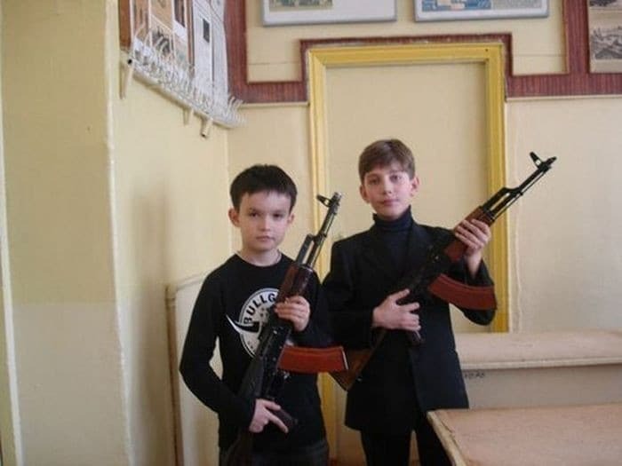 Опубликованы смешные фото элиты "диванных войск" России
