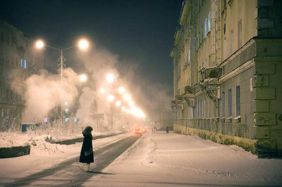 Как выживают люди в самом северном городе мира: фоторепортаж