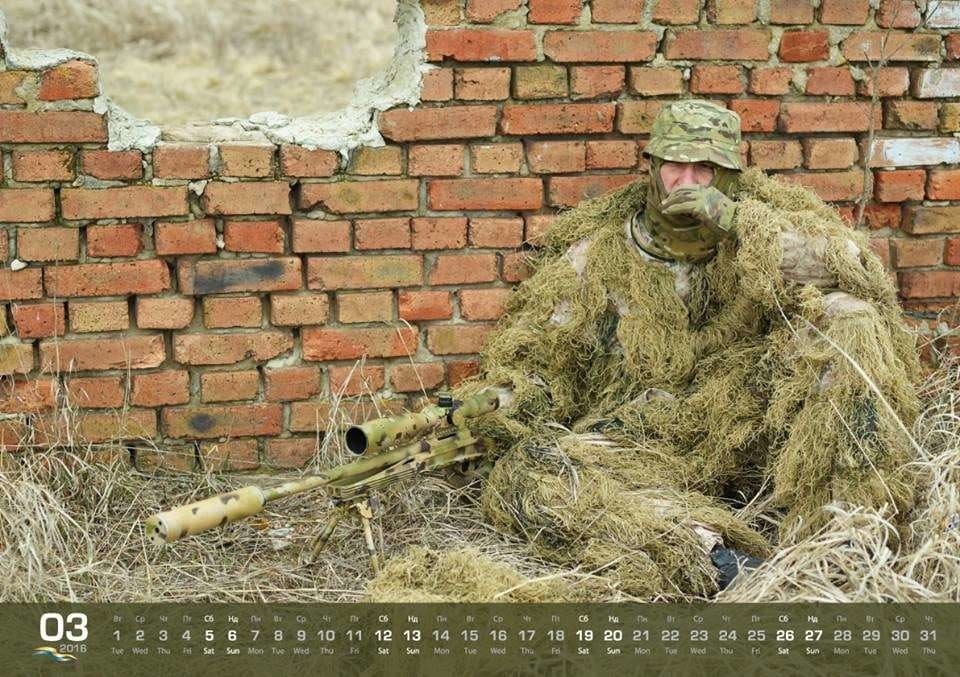 Под прицелом: в Украине выпустили календарь со снайперами. Опубликованы фото