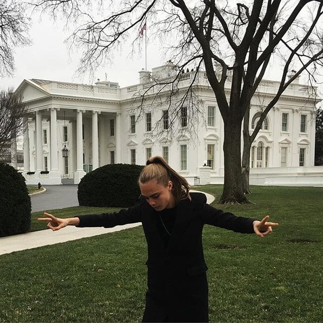 Экскурсия в Белый дом: модель Кара Делевинь спародировала Линкольна