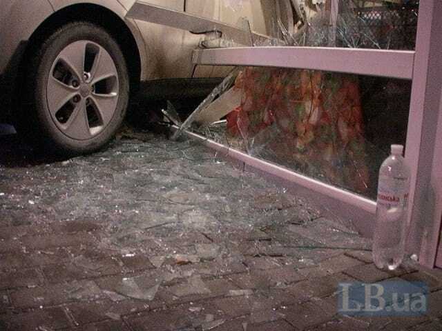 ДТП с разбитым киоском в Киеве: виновник аварии был пьян 