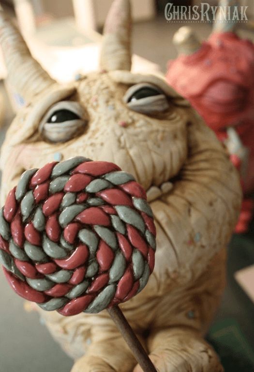 Дружелюбные монстры: фото удивительных фигурок от канадского скульптора