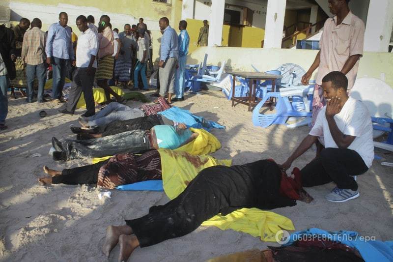 В Сомали жертвами атаки на пляжный ресторан стали 20 человек: фото с места теракта
