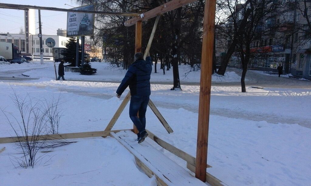В Житомире попы УПЦ МП порезали крест и выбросили иконы Киевского патриархата