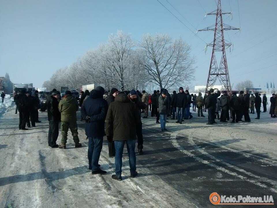 Под Полтавой бойцы АТО перекрыли трассу Киев-Харьков