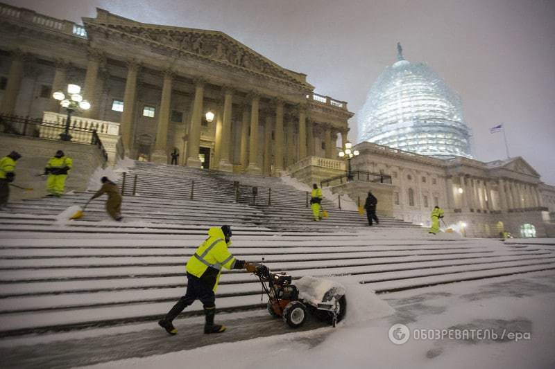 Замело: США накрыла самая сильная за 100 лет снежная буря. Фоторепортаж