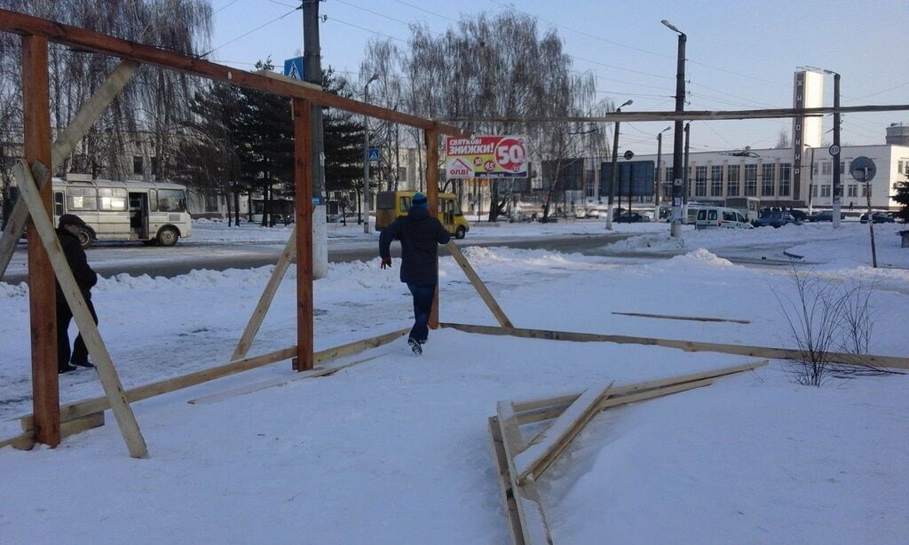 У Житомирі попи УПЦ МП порізали хрест і викинули ікони Київського патріархату